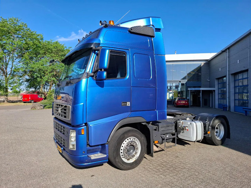 Volvo FH13-400 / HYDRAULICS / NL TRUCK / TUV:14-09-2025 / GLOBETROTTER / FRIGDE / AIRCO / AUTOMATIC / EURO-5 / 2006 - Cabeza tractora: foto 1 Volvo FH13-400 / HYDRAULICS / NL TRUCK / TUV:14-09-2025 / GLOBETROTTER / FRIGDE / AIRCO / AUTOMATIC / EURO-5 / 2006 - Cabeza tractora: foto 1