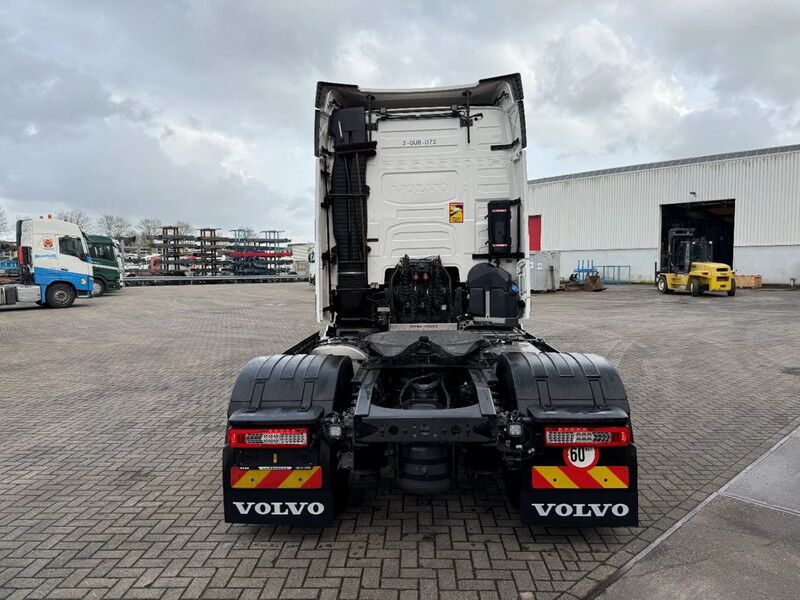 Volvo FH5-460 AERO / ENGINE RUNNING / ADR / VEB+ / !!ONLY:37153 KM!! / I-PARKCOOL / DYNAMIC STEERING / DOUBLE TANK / ALCOA / DAS / LWD - Cabeza tractora: foto 4 Volvo FH5-460 AERO / ENGINE RUNNING / ADR / VEB+ / !!ONLY:37153 KM!! / I-PARKCOOL / DYNAMIC STEERING / DOUBLE TANK / ALCOA / DAS / LWD - Cabeza tractora: foto 4