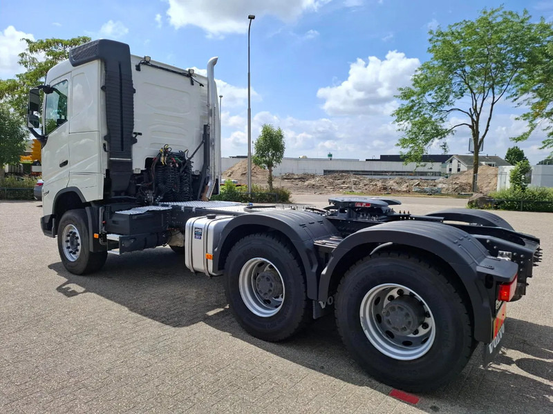 Volvo FH5-500 / 6X4 / RETARDER / HYDRAULICS / ONLY:46190 KM / BIG AXLE / 52 TON / VEB+ / ACC / LWDS / TOP CONDITION / AUTOMATIC / EURO - Cabeza tractora: foto 3 Volvo FH5-500 / 6X4 / RETARDER / HYDRAULICS / ONLY:46190 KM / BIG AXLE / 52 TON / VEB+ / ACC / LWDS / TOP CONDITION / AUTOMATIC / EURO - Cabeza tractora: foto 3