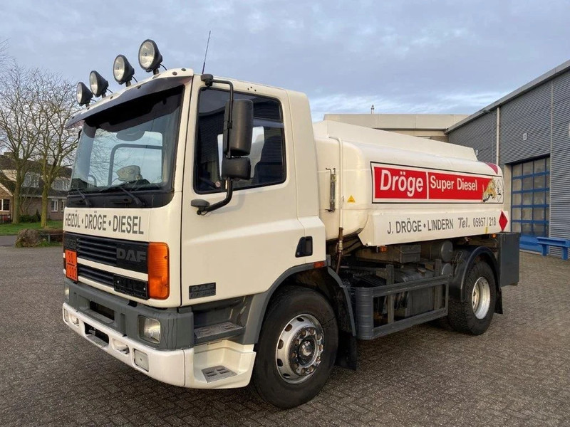DAF 65CF-240 / FULL STEEL / POMP / 3 COMPARTIMENTS / 8350 LITER / ONLY:25969 KM / EURO-2 / MANUAL / GOOD CONDITION - Cisterna camión: foto 1 DAF 65CF-240 / FULL STEEL / POMP / 3 COMPARTIMENTS / 8350 LITER / ONLY:25969 KM / EURO-2 / MANUAL / GOOD CONDITION - Cisterna camión: foto 1