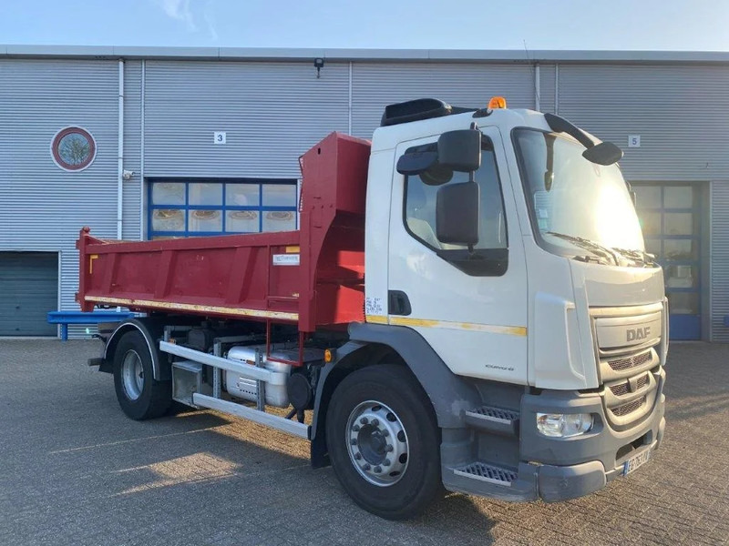 DAF LF310 / MAREL TIPPER / TUV:09-08-2024 / ONLY:145335 KM / MANUAL / EURO-6 / 2016 - Volquete camión: foto 4 DAF LF310 / MAREL TIPPER / TUV:09-08-2024 / ONLY:145335 KM / MANUAL / EURO-6 / 2016 - Volquete camión: foto 4