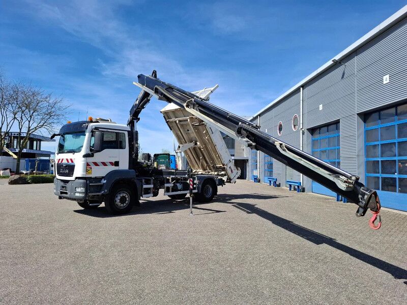 MAN TGS 18.360 / FASSI F135 REMOTED CRANE / TIPPER / BIG AXLE / FULL-STEEL / DRUM BRAKES / 211690 KM / AIRCO / FRIDGE / AUTOMATIC / - Camión grúa: foto 2 MAN TGS 18.360 / FASSI F135 REMOTED CRANE / TIPPER / BIG AXLE / FULL-STEEL / DRUM BRAKES / 211690 KM / AIRCO / FRIDGE / AUTOMATIC / - Camión grúa: foto 2