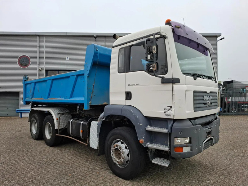 MAN TGS 26.310 / 6X4 / 2XBIG AXLE / 2SIDE TIPPER / ONLY:545423 KM / TUV:06-05-2026 / FULL-STEEL / AIRCO / MANUAL / EURO-4 / 2005 - Volquete camión: foto 4 MAN TGS 26.310 / 6X4 / 2XBIG AXLE / 2SIDE TIPPER / ONLY:545423 KM / TUV:06-05-2026 / FULL-STEEL / AIRCO / MANUAL / EURO-4 / 2005 - Volquete camión: foto 4