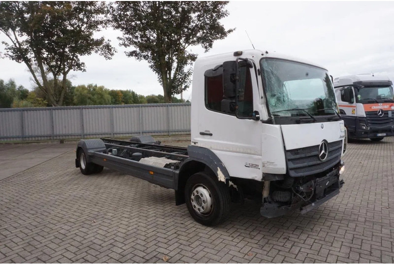 Mercedes-Benz ATEGO 1221 / ENGINE RUNNING / ONLY:253095 KM / AUTOMATIC / EURO-6 / 2017 - Chasis camión: foto 2 Mercedes-Benz ATEGO 1221 / ENGINE RUNNING / ONLY:253095 KM / AUTOMATIC / EURO-6 / 2017 - Chasis camión: foto 2