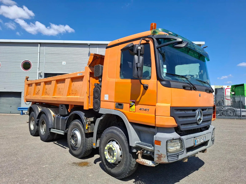 Mercedes-Benz Actros 4141 / 3SIDE MEILLER TIPPER / FULL-STEEL / DRUM BRAKES / ONLY:535937 KM / 2XSTEERING AXLE / AIRCO / AUTOMATIC / EURO-3 / - Volquete camión: foto 4 Mercedes-Benz Actros 4141 / 3SIDE MEILLER TIPPER / FULL-STEEL / DRUM BRAKES / ONLY:535937 KM / 2XSTEERING AXLE / AIRCO / AUTOMATIC / EURO-3 / - Volquete camión: foto 4