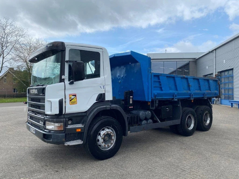 Scania 114-340 / 6X4 / 2 SIDE TIPPER / BIG AXLE / FULL-STEEL / DRUM BRAKES / MANUAL / 1999 - Volquete camión: foto 1 Scania 114-340 / 6X4 / 2 SIDE TIPPER / BIG AXLE / FULL-STEEL / DRUM BRAKES / MANUAL / 1999 - Volquete camión: foto 1