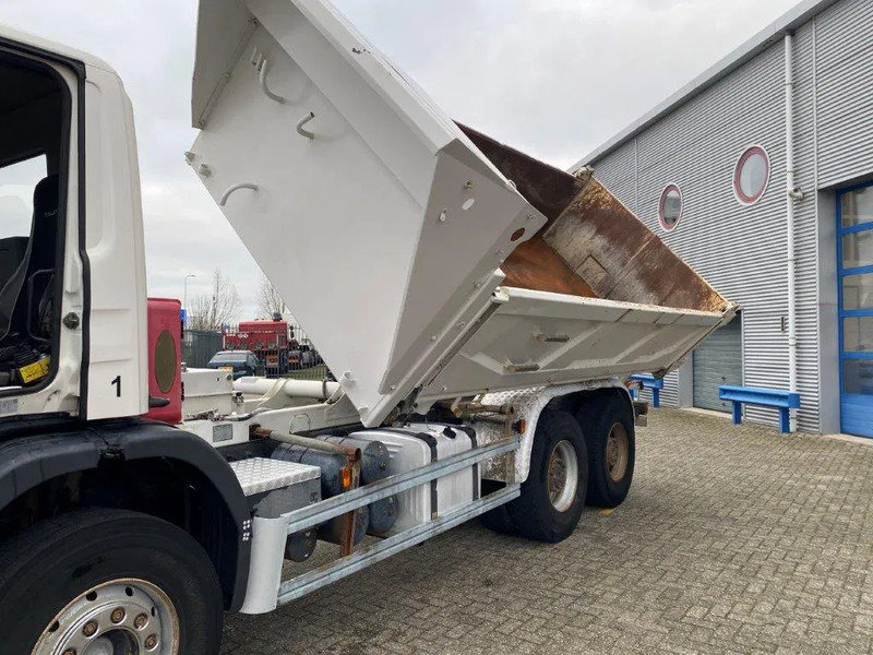 Scania 124-400 / 6X4 / RETARDER / BIG AXLE / FULL STEEL / 2SIDE TIPPER / OLD TACHO / AIRCO / MANUAL / EURO-2 / 2000 - Volquete camión: foto 3 Scania 124-400 / 6X4 / RETARDER / BIG AXLE / FULL STEEL / 2SIDE TIPPER / OLD TACHO / AIRCO / MANUAL / EURO-2 / 2000 - Volquete camión: foto 3