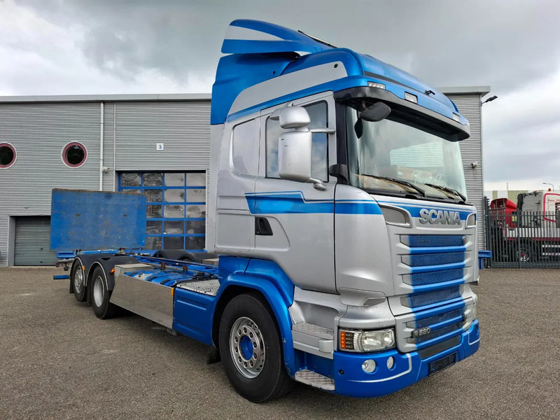 Scania R580 V8 / RETARDER / LIFT+LENKACHSE / FULL-AIR / PLATFORM 2000 KG / LEATHER / AIRCO / AUTOMATIC / EURO-6 / 2014 - Chasis camión: foto 2 Scania R580 V8 / RETARDER / LIFT+LENKACHSE / FULL-AIR / PLATFORM 2000 KG / LEATHER / AIRCO / AUTOMATIC / EURO-6 / 2014 - Chasis camión: foto 2