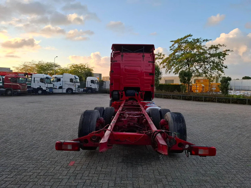 Volvo FH16-750 / BIG AXLE / VEB+ / ONLY:679711 KM / DYNAMIC STEERING / NAVI / LWDS / FULL-AIR / AUTOMATIC / EURO-6 / 2018 - Chasis camión: foto 4 Volvo FH16-750 / BIG AXLE / VEB+ / ONLY:679711 KM / DYNAMIC STEERING / NAVI / LWDS / FULL-AIR / AUTOMATIC / EURO-6 / 2018 - Chasis camión: foto 4