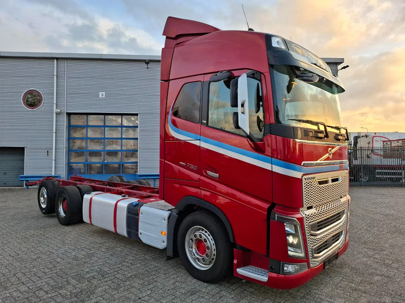 Volvo FH16-750 / BIG AXLE / VEB+ / ONLY:679711 KM / DYNAMIC STEERING / NAVI / LWDS / FULL-AIR / AUTOMATIC / EURO-6 / 2018 - Chasis camión: foto 2 Volvo FH16-750 / BIG AXLE / VEB+ / ONLY:679711 KM / DYNAMIC STEERING / NAVI / LWDS / FULL-AIR / AUTOMATIC / EURO-6 / 2018 - Chasis camión: foto 2
