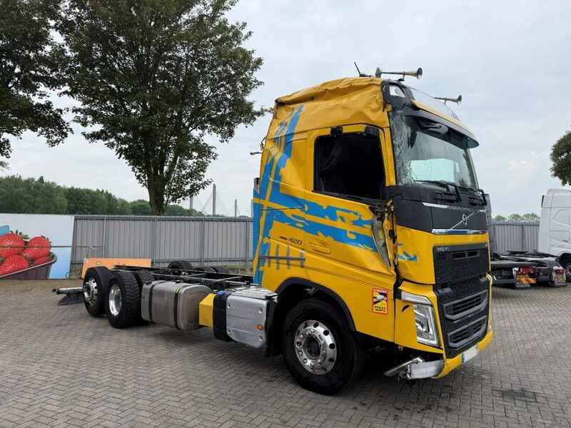 Volvo FH4-420 / ENGINE RUNNING / RETARDER / !!ONLY:129957 KM!! / LIFT+LENKACHSE / HYDRAULICS / AUTOMATIC / EURO-6 / 2020 - Chasis camión: foto 2 Volvo FH4-420 / ENGINE RUNNING / RETARDER / !!ONLY:129957 KM!! / LIFT+LENKACHSE / HYDRAULICS / AUTOMATIC / EURO-6 / 2020 - Chasis camión: foto 2