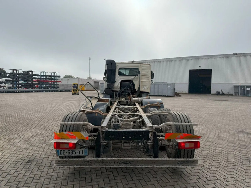 Volvo FMX 450 / ENGINE RUNNING / 8X4 / VEB / ONLY:260642 KM / PTO / LIFT+LENKACHSE / ALCOA / AUTOMATIC / EURO-6 / 2014 - Chasis camión: foto 4 Volvo FMX 450 / ENGINE RUNNING / 8X4 / VEB / ONLY:260642 KM / PTO / LIFT+LENKACHSE / ALCOA / AUTOMATIC / EURO-6 / 2014 - Chasis camión: foto 4