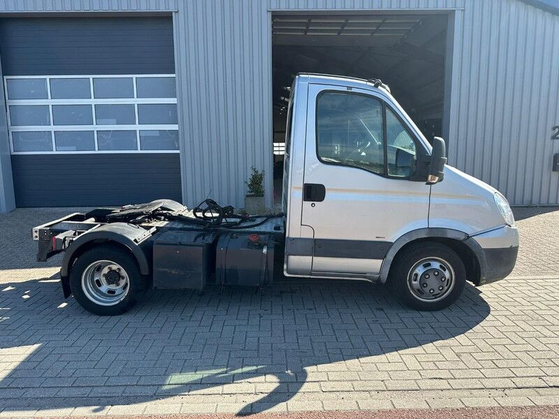Iveco Daily 35C180 BE Trekker 10 Ton automaat 7.890 Kg trekgewicht N1 - Cabeza tractora: foto 2 Iveco Daily 35C180 BE Trekker 10 Ton automaat 7.890 Kg trekgewicht N1 - Cabeza tractora: foto 2