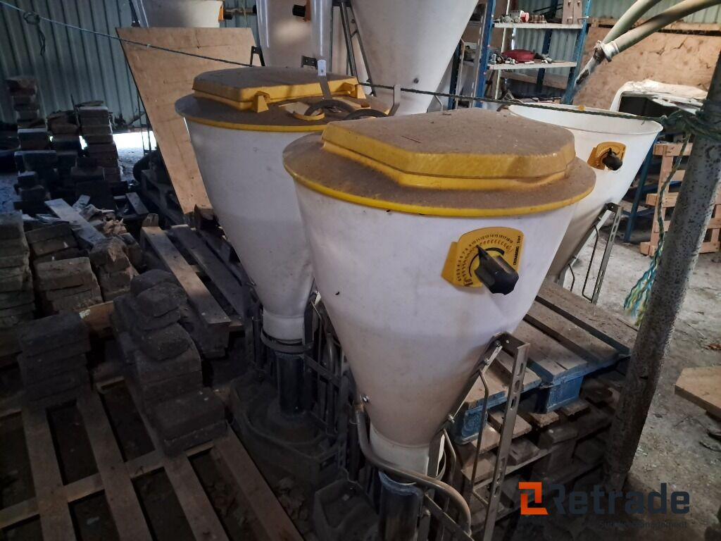 13 stk Foderautomater Faaborg 3-i-1 - Maquinaria ganadera: foto 4 13 stk Foderautomater Faaborg 3-i-1 - Maquinaria ganadera: foto 4