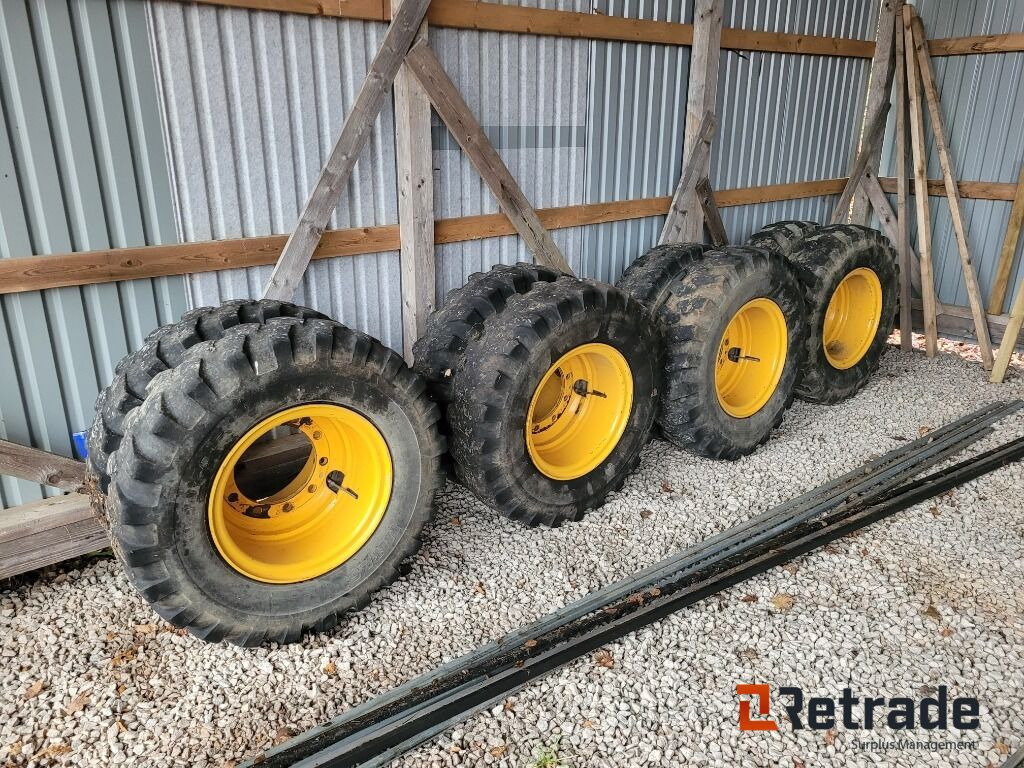 8 st däck på fälg till Volvo Grävmaskin 10,00-20 - Rueda completa para Excavadora: foto 1 8 st däck på fälg till Volvo Grävmaskin 10,00-20 - Rueda completa para Excavadora: foto 1