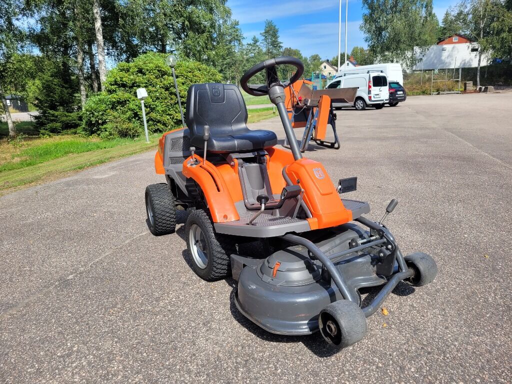 Åkgräsklippare Husqvarna Rider R111B - Maquinaria de jardinería: foto 2 Åkgräsklippare Husqvarna Rider R111B - Maquinaria de jardinería: foto 2