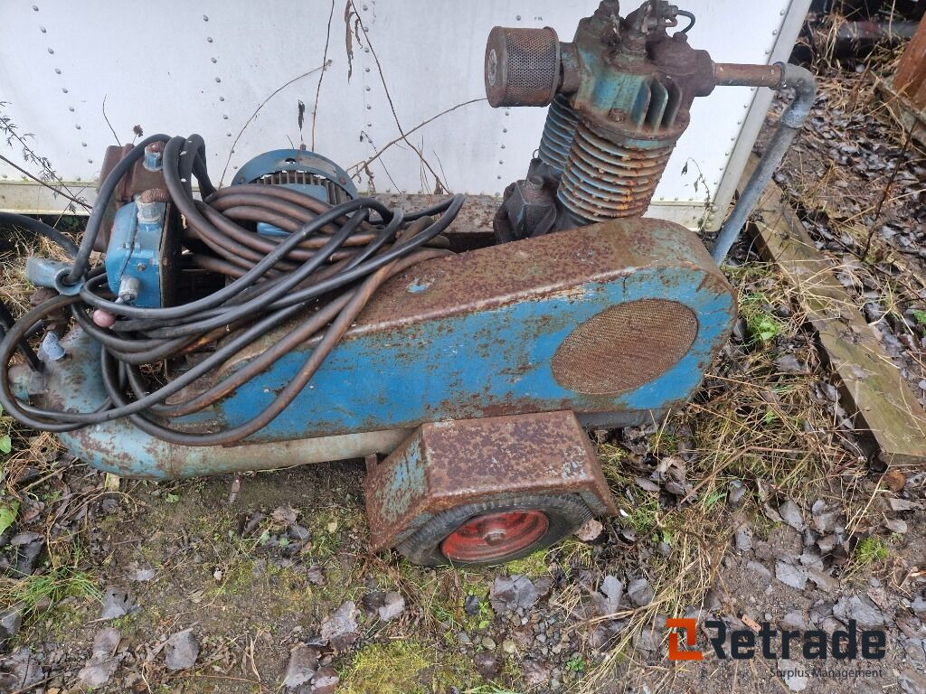 Diverse utstyr Kompressor på hjul med drag montering - Compresor de aire: foto 1 Diverse utstyr Kompressor på hjul med drag montering - Compresor de aire: foto 1