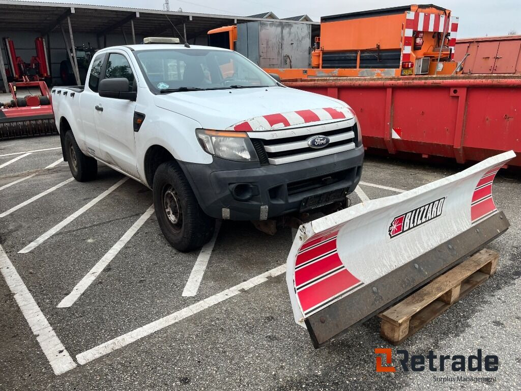 Ford Ranger 2.2 Tdci Rab Cab 4x4 Manuel med sneplov - Coche: foto 4 Ford Ranger 2.2 Tdci Rab Cab 4x4 Manuel med sneplov - Coche: foto 4