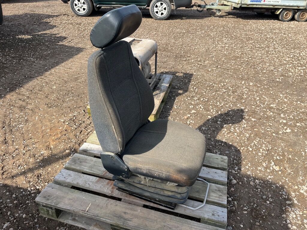 Forskelligt udstyr Førersæde til VOLVO Hjullæsser VOLVO Hjullæser - Asiento para Maquinaria de construcción: foto 3 Forskelligt udstyr Førersæde til VOLVO Hjullæsser VOLVO Hjullæser - Asiento para Maquinaria de construcción: foto 3