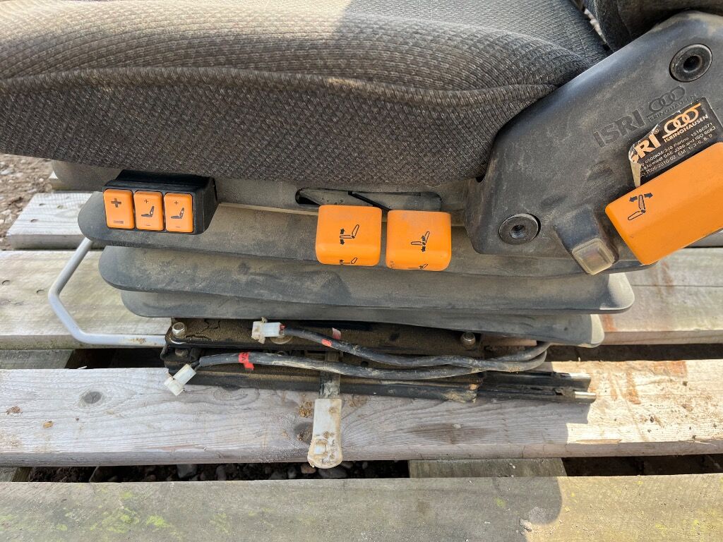 Forskelligt udstyr Førersæde til VOLVO Hjullæsser VOLVO Hjullæser - Asiento para Maquinaria de construcción: foto 5 Forskelligt udstyr Førersæde til VOLVO Hjullæsser VOLVO Hjullæser - Asiento para Maquinaria de construcción: foto 5