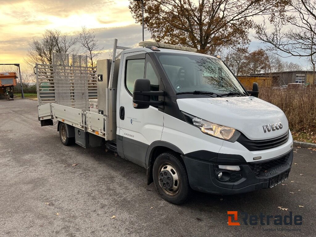 IVECO 35-180 3,0D med Alu-knæklad og læsserampe. - Coche: foto 2 IVECO 35-180 3,0D med Alu-knæklad og læsserampe. - Coche: foto 2