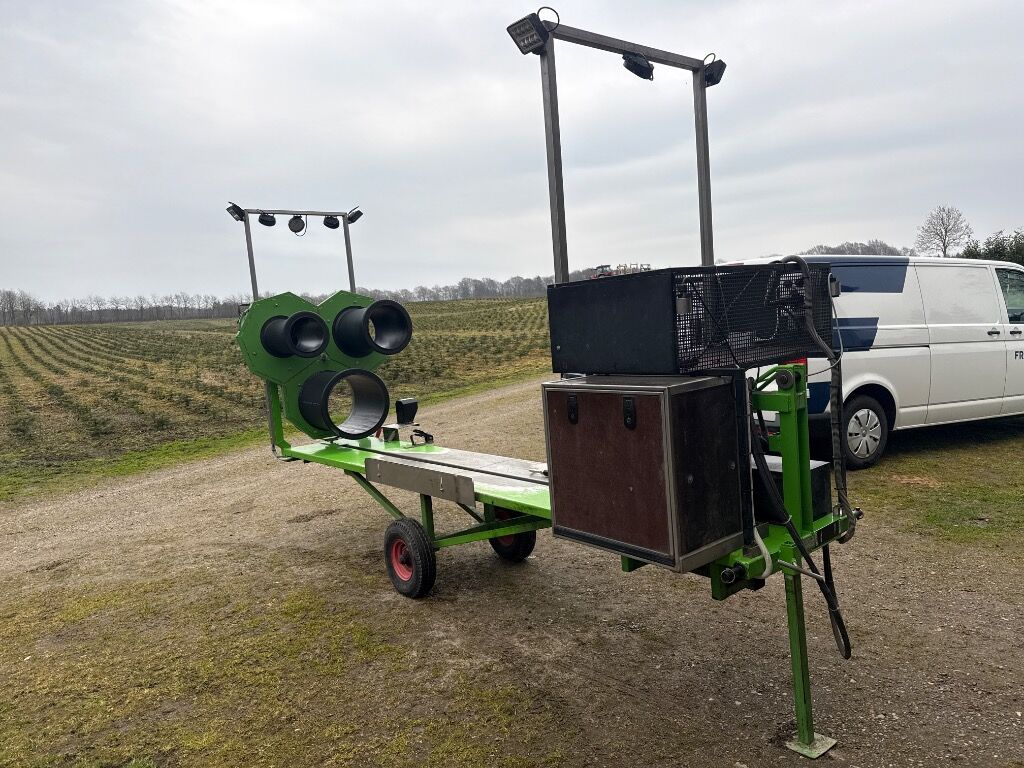 Bovlund netmaskine til juletræer / Christmas tree netting machine - Implemento para Maquinaria agrícola: foto 2 Bovlund netmaskine til juletræer / Christmas tree netting machine - Implemento para Maquinaria agrícola: foto 2