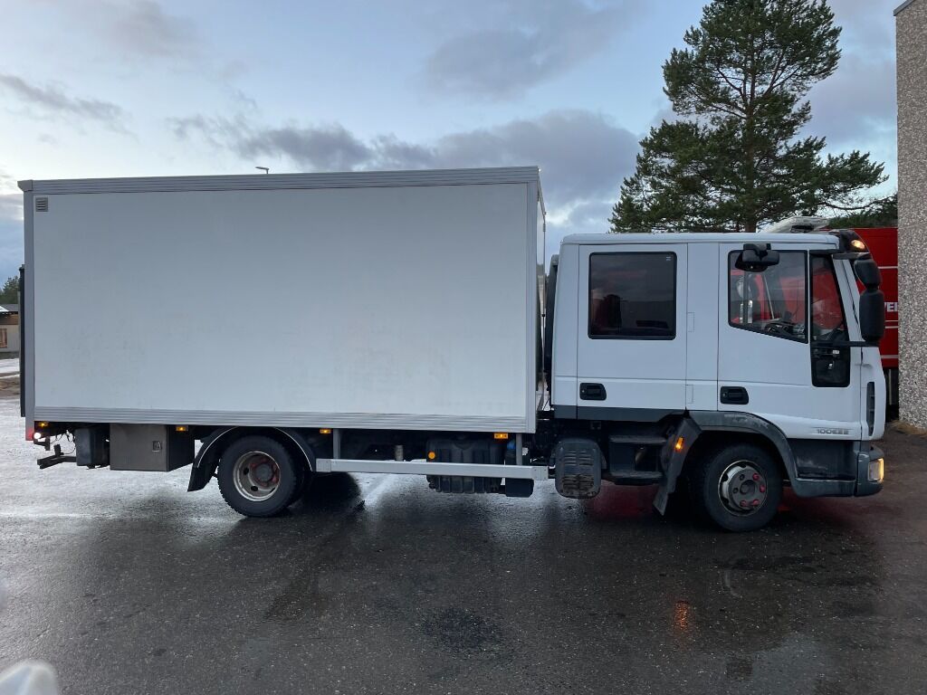 Lastebil IVECO 100E22 - Camión caja cerrada: foto 3 Lastebil IVECO 100E22 - Camión caja cerrada: foto 3