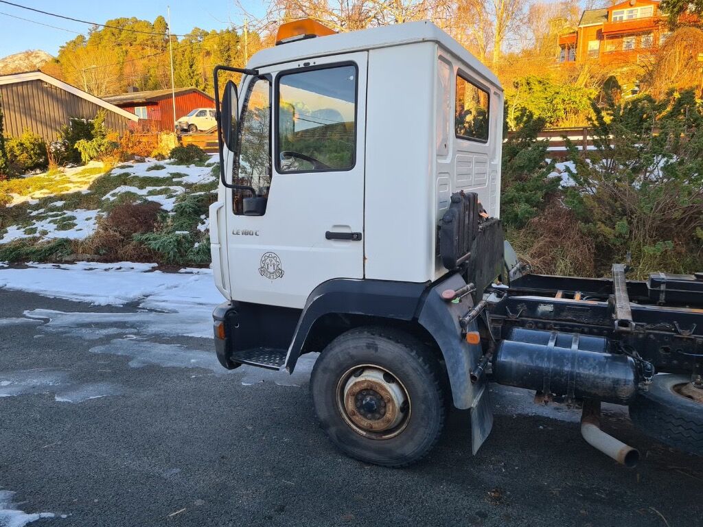 MAN LE180C 3-veis tipp - Volquete camión: foto 2 MAN LE180C 3-veis tipp - Volquete camión: foto 2