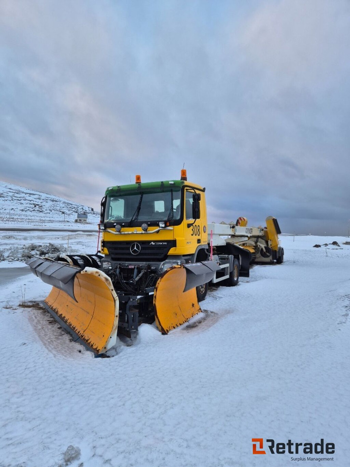 Mercedes Benz Trekkvogn MB 2041 - LAV KM- Øveraasen RS400 Sweeper, EP-8 Plog - Equipo de construcción: foto 1 Mercedes Benz Trekkvogn MB 2041 - LAV KM- Øveraasen RS400 Sweeper, EP-8 Plog - Equipo de construcción: foto 1
