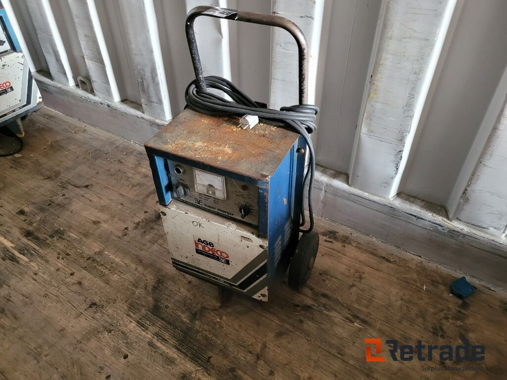 Batteriladdare AGB Indeco E-79000 (Reservationspris uppnått) - Otros: foto 1 Batteriladdare AGB Indeco E-79000 (Reservationspris uppnått) - Otros: foto 1