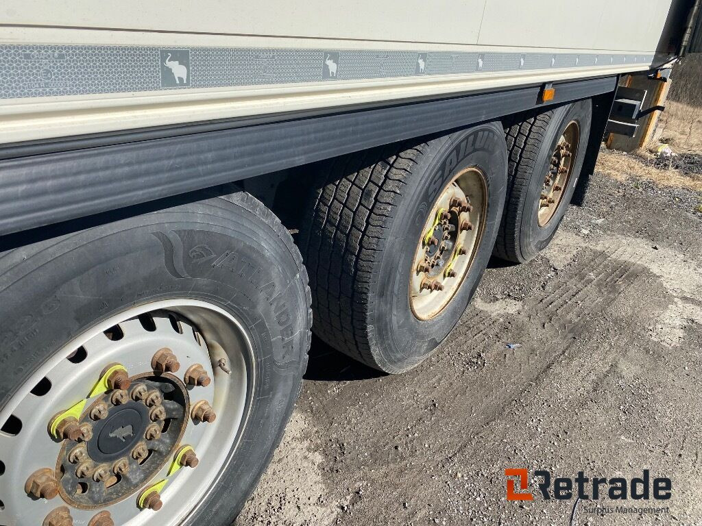 Schmitz kjøletralle med Thermo King aggregat – bakløft / 3-akslet - Otros: foto 3 Schmitz kjøletralle med Thermo King aggregat – bakløft / 3-akslet - Otros: foto 3