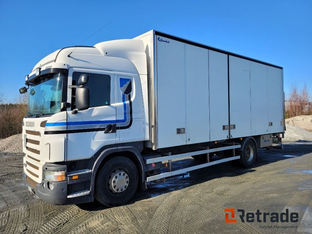 Skåpbil med öppningsbar sida samt drag SCANIA G320 4x2 - Camión caja cerrada: foto 1 Skåpbil med öppningsbar sida samt drag SCANIA G320 4x2 - Camión caja cerrada: foto 1