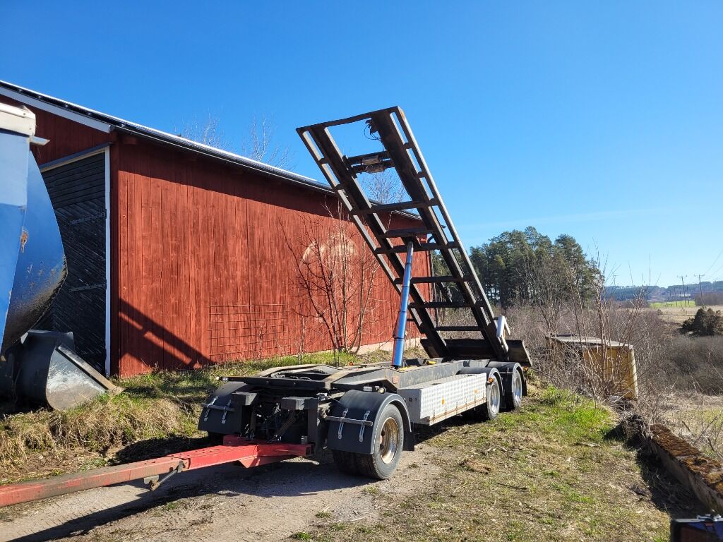 Släpvagn Lastväxlarsläp med tipp 3-axligt ORY T10/20 LTB 60 30 tons - Volquete remolque: foto 1 Släpvagn Lastväxlarsläp med tipp 3-axligt ORY T10/20 LTB 60 30 tons - Volquete remolque: foto 1