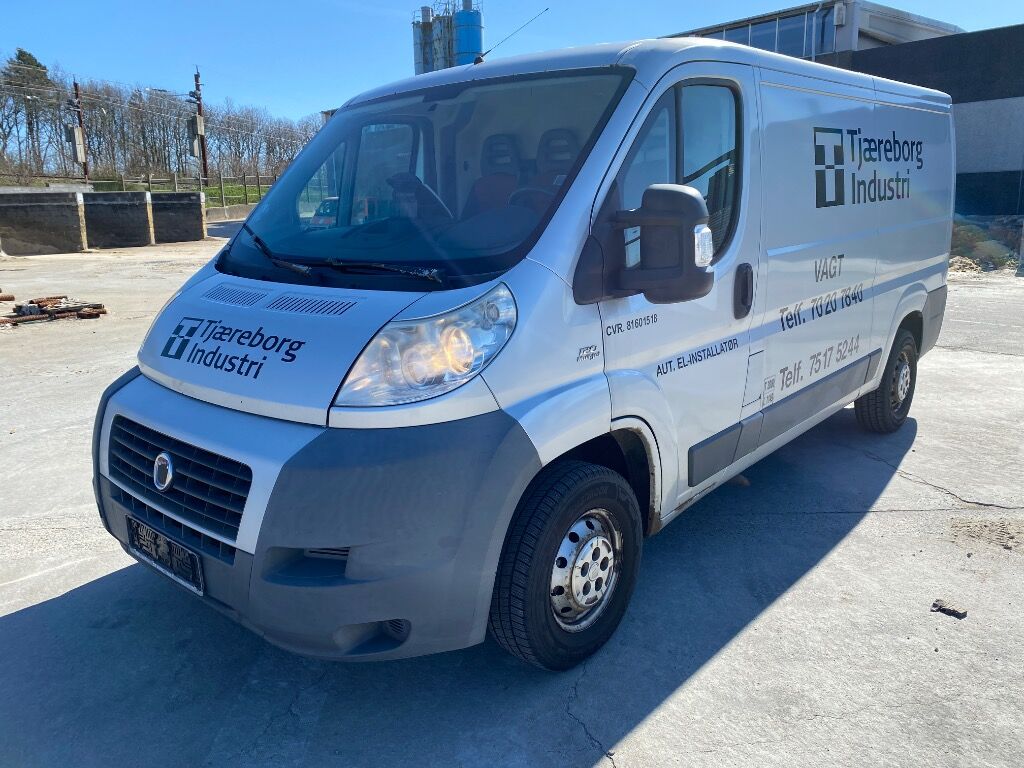 FIAT DUCATO Multijet 120 2.3 JTD / Årgang 2011 / Km 324609 - Vehículo comercial ligero: foto 1 FIAT DUCATO Multijet 120 2.3 JTD / Årgang 2011 / Km 324609 - Vehículo comercial ligero: foto 1