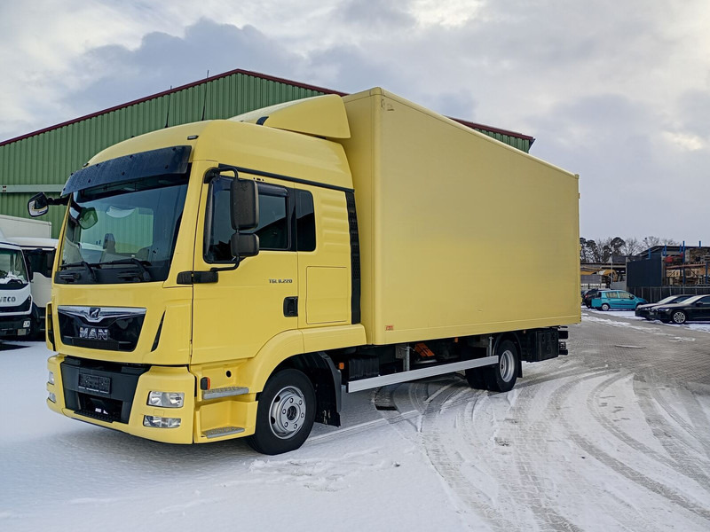 MAN Koffer 8.220 TGL Euro 6 2X Schlafplatz AHK - Camión caja cerrada: foto 1 MAN Koffer 8.220 TGL Euro 6 2X Schlafplatz AHK - Camión caja cerrada: foto 1