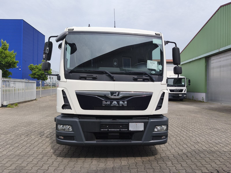 MAN TGL 8.190 Koffer gFH AHK LBW Euro 6 4x2 (11) - Camión caja cerrada: foto 3 MAN TGL 8.190 Koffer gFH AHK LBW Euro 6 4x2 (11) - Camión caja cerrada: foto 3