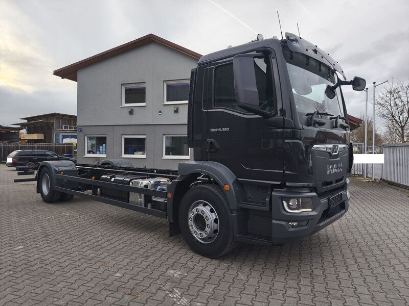 MAN TGM 18.320 4x2 BL CH Fahrgestell Euro 6 Rechtslenker NEU - Chasis camión: foto 2 MAN TGM 18.320 4x2 BL CH Fahrgestell Euro 6 Rechtslenker NEU - Chasis camión: foto 2