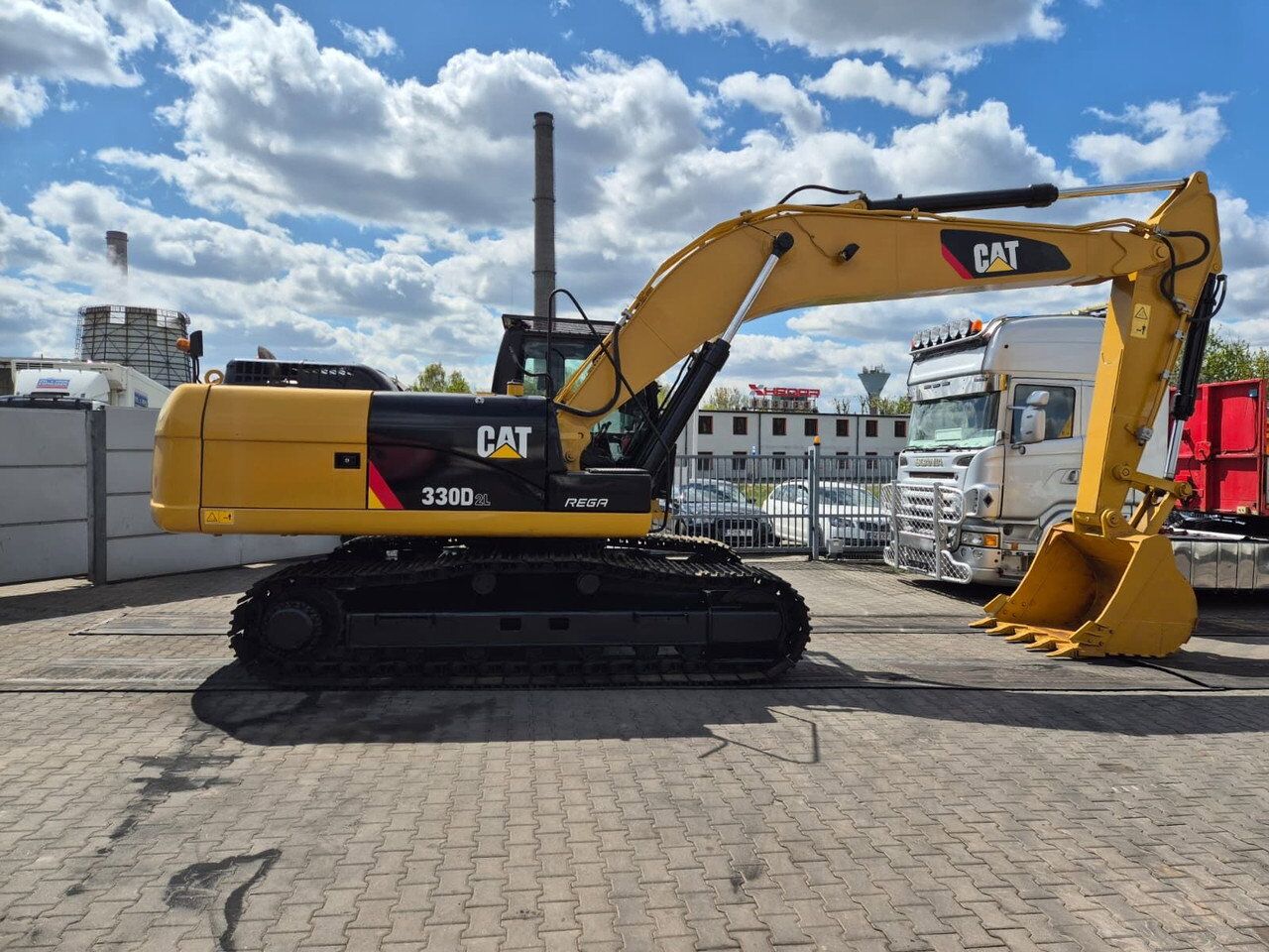CATERPILLAR CAT 330D2L / LOW MTH / Like NEW / GPS/4 different Spoons/Cheap t - Excavadora de cadenas: foto 4 CATERPILLAR CAT 330D2L / LOW MTH / Like NEW / GPS/4 different Spoons/Cheap t - Excavadora de cadenas: foto 4