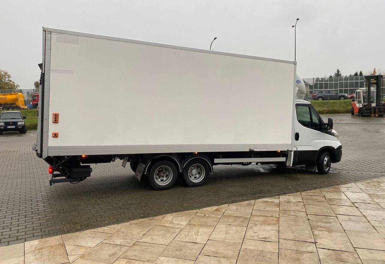 Iveco Daily 35C18 35C180 / Container / Veldhuizen Trailer / 3 Axes / KAT. B+ - Camión caja cerrada: foto 4 Iveco Daily 35C18 35C180 / Container / Veldhuizen Trailer / 3 Axes / KAT. B+ - Camión caja cerrada: foto 4