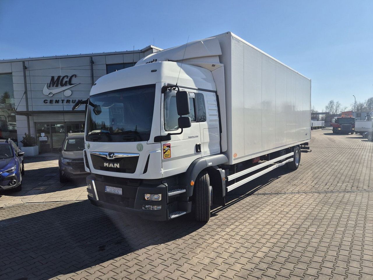 MAN TGM 15.290 High Container / Serviced / 1 Owner - Camión caja cerrada: foto 1 MAN TGM 15.290 High Container / Serviced / 1 Owner - Camión caja cerrada: foto 1