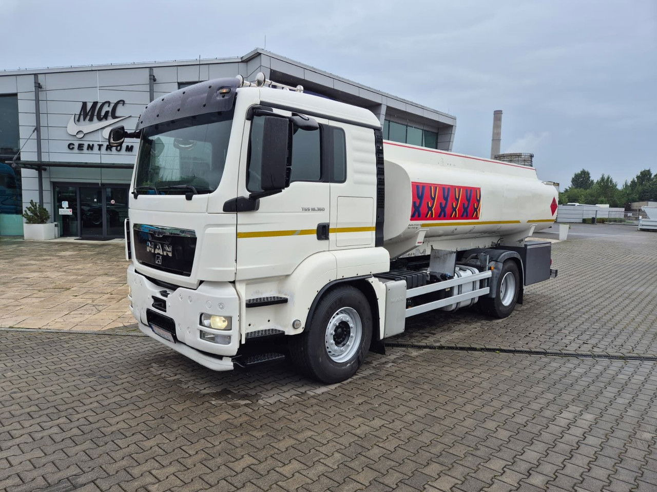 MAN TGS 18.360 OIL Transport / Good Condition - Cisterna camión: foto 2 MAN TGS 18.360 OIL Transport / Good Condition - Cisterna camión: foto 2