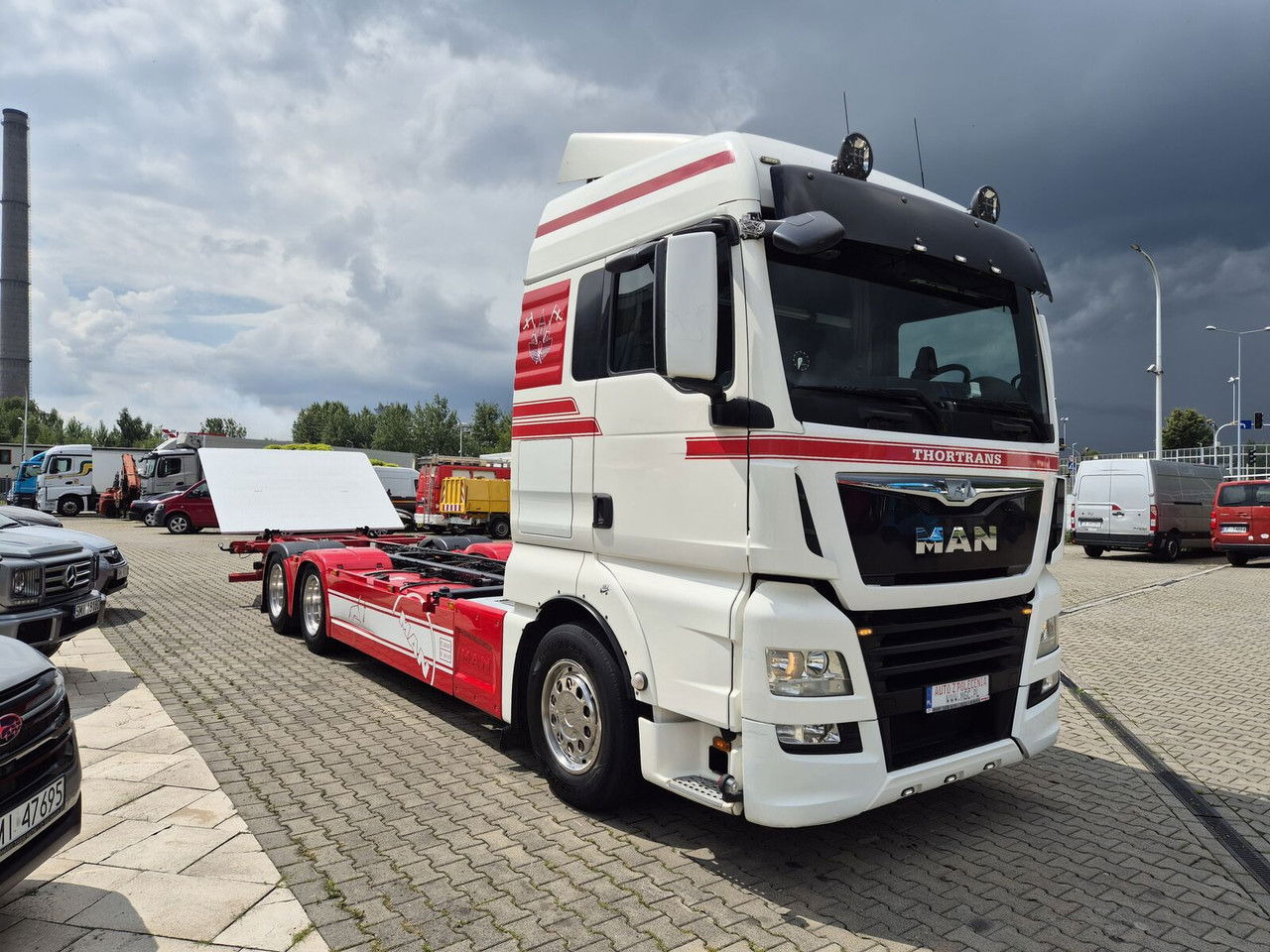 MAN TGX 28 28.420 , 6x2-2 LL / Trailer HFR KM 20 / 1 Owner / E6 /Techni - Portacontenedore/ Intercambiable camión: foto 4 MAN TGX 28 28.420 , 6x2-2 LL / Trailer HFR KM 20 / 1 Owner / E6 /Techni - Portacontenedore/ Intercambiable camión: foto 4