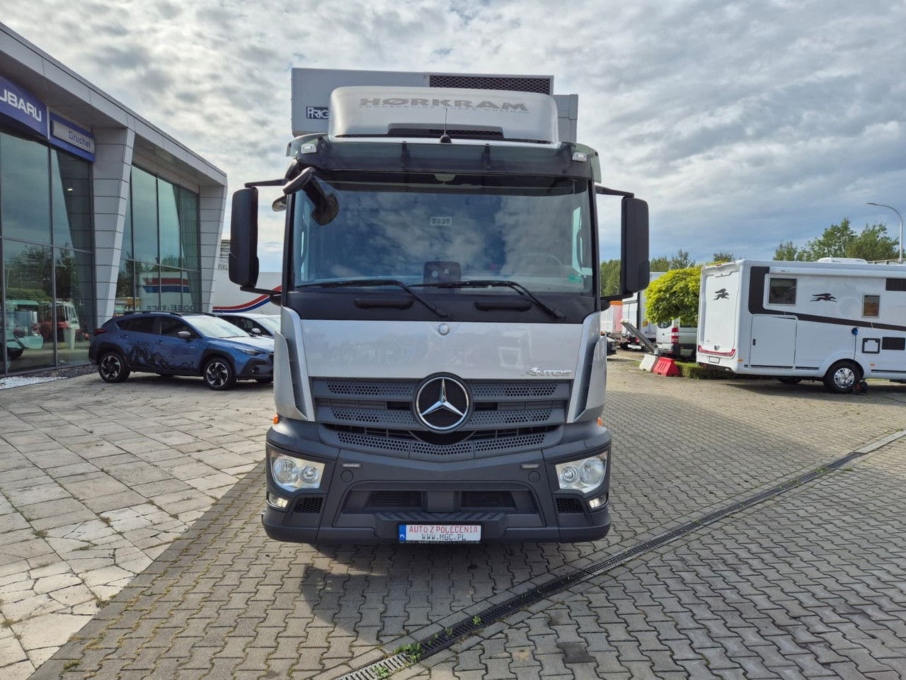 Mercedes-Benz Antos 2532 L 6X2 / Frigoblock / 1 Owner / 6X2 / Euro 6 / TOP - Frigorífico camión: foto 4 Mercedes-Benz Antos 2532 L 6X2 / Frigoblock / 1 Owner / 6X2 / Euro 6 / TOP - Frigorífico camión: foto 4