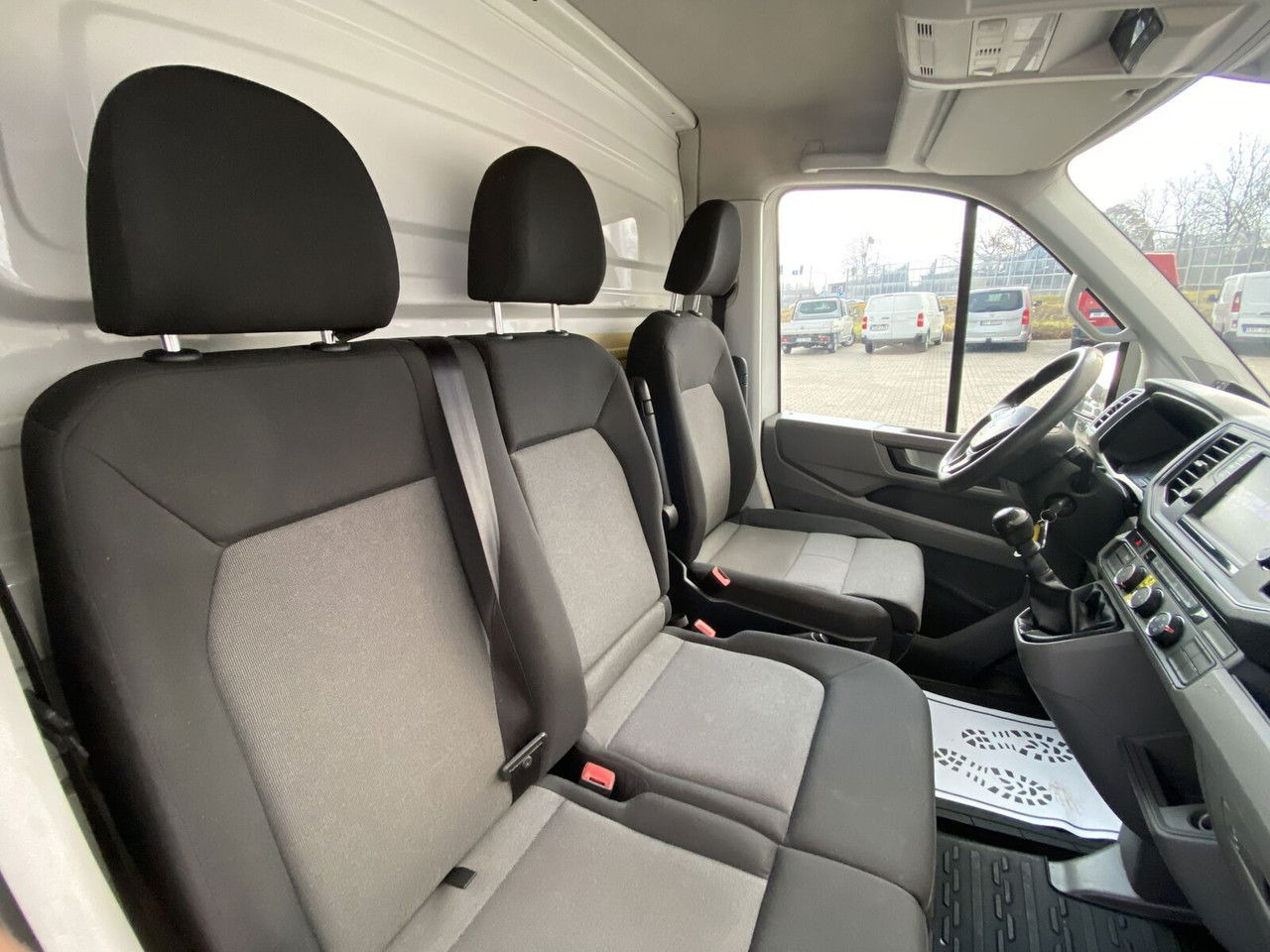 Furgoneta VOLKSWAGEN Crafter 2.0 TDI 177HP / High Container / Lift 750KG / Super Cond: foto 14