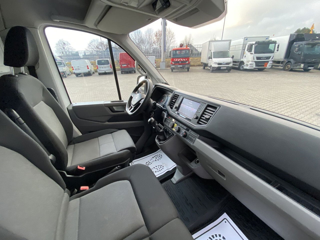 Furgoneta VOLKSWAGEN Crafter 2.0 TDI 177HP / High Container / Lift 750KG / Super Cond: foto 13