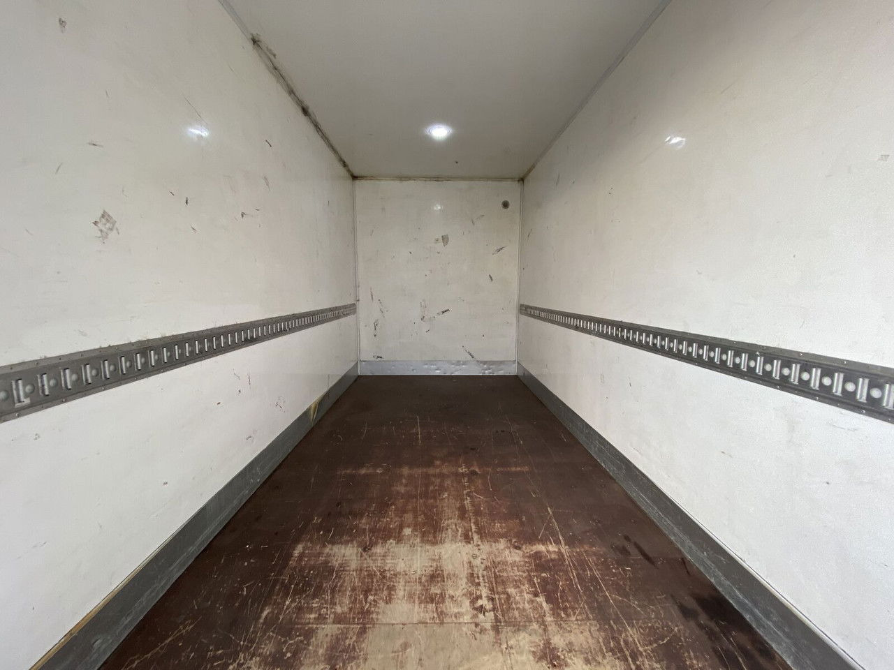 Furgoneta VOLKSWAGEN Crafter 2.0 TDI 177HP / High Container / Lift 750KG / Super Cond: foto 26