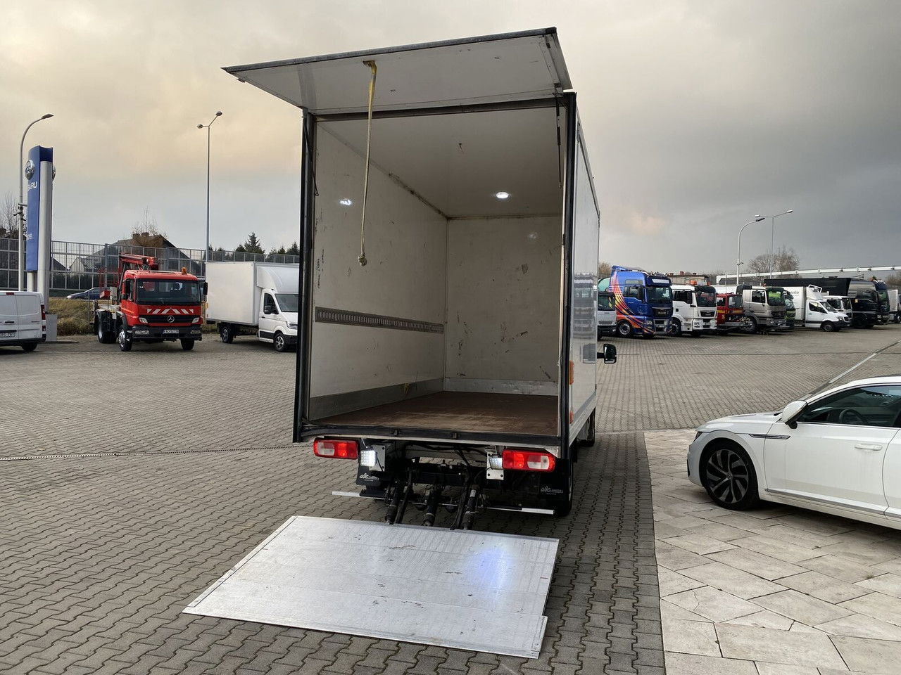 Furgoneta VOLKSWAGEN Crafter 2.0 TDI 177HP / High Container / Lift 750KG / Super Cond: foto 27