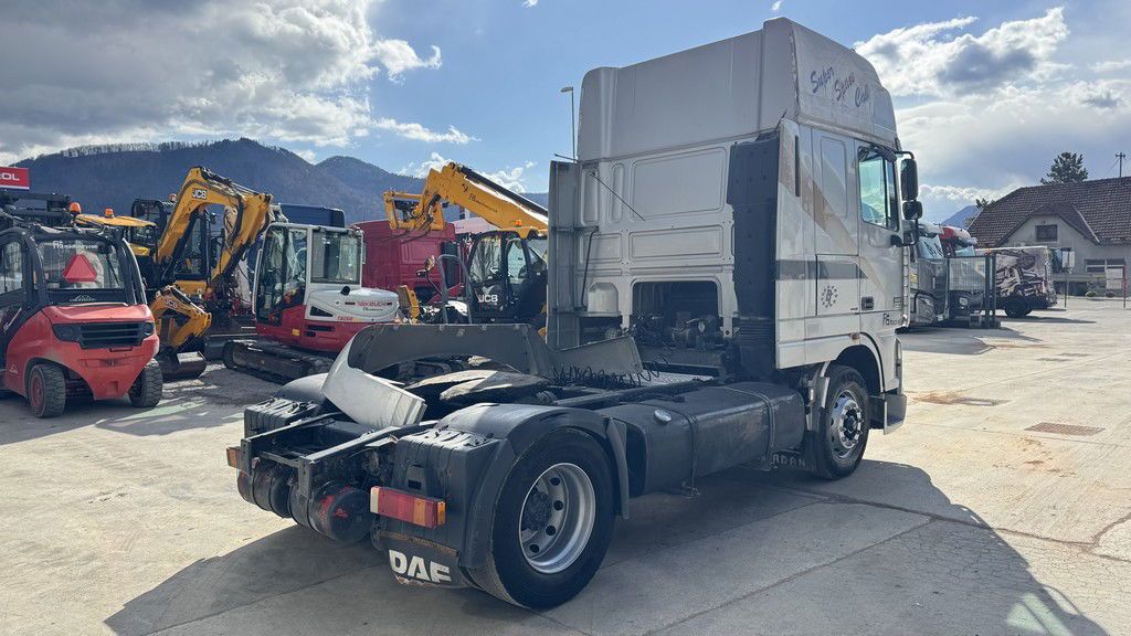DAF XF 95.480 4x2 tractor unit - Euro 3 - Cabeza tractora: foto 5 DAF XF 95.480 4x2 tractor unit - Euro 3 - Cabeza tractora: foto 5