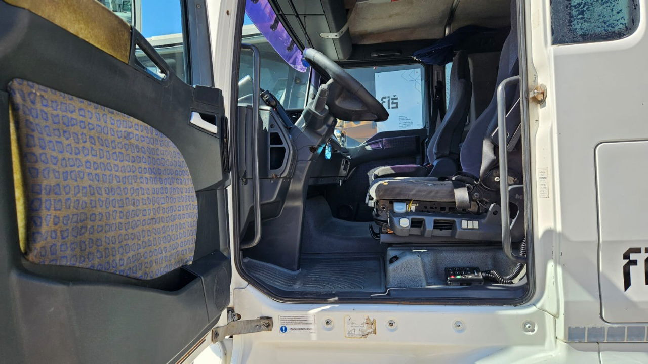 Cabeza tractora MAN TGA 18.413 4X2 tractor unit: foto 18