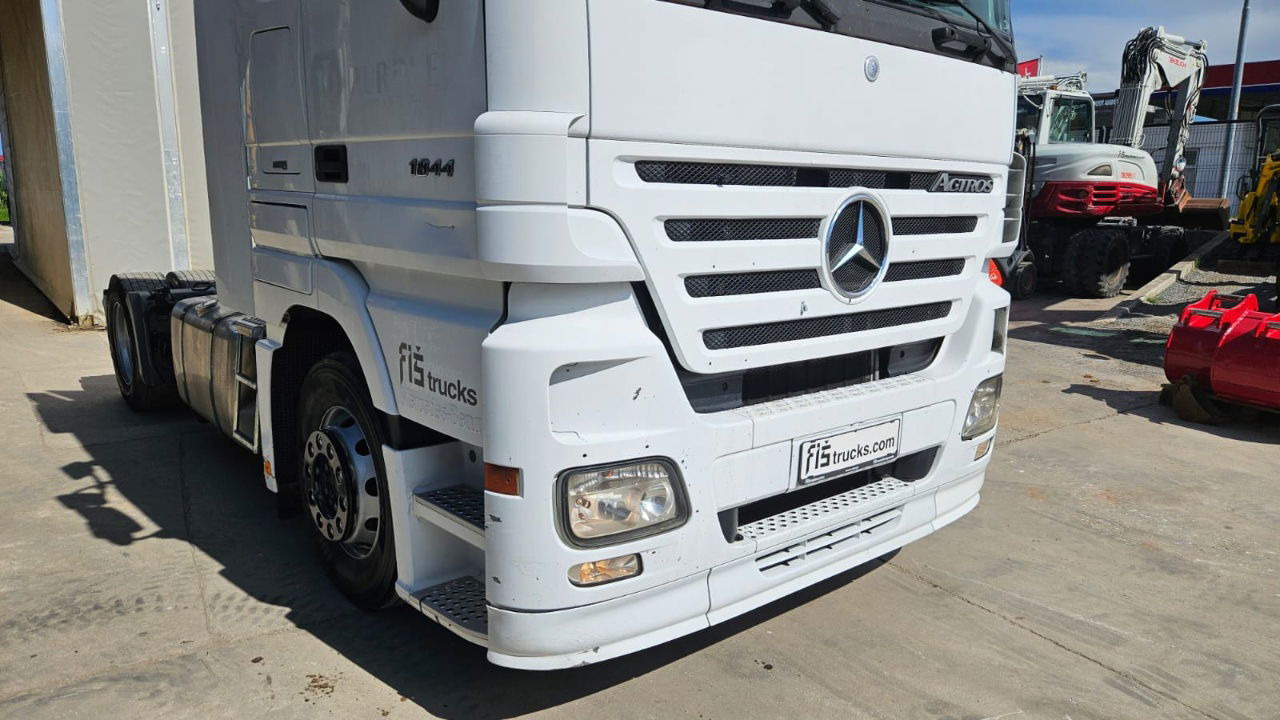 Mercedes-Benz Actros 1844 LS 4x2 tractor unit - Cabeza tractora: foto 4 Mercedes-Benz Actros 1844 LS 4x2 tractor unit - Cabeza tractora: foto 4
